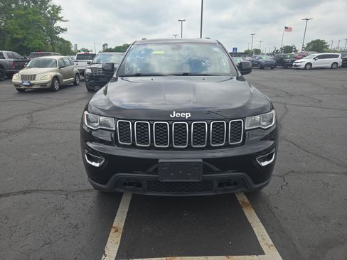 Used 2019 Jeep Grand Cherokee Laredo AWD/4WD image 2