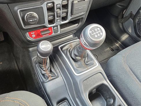 Used 2021 Jeep Gladiator Mojave w/ Safety Group AWD/4WD image 29