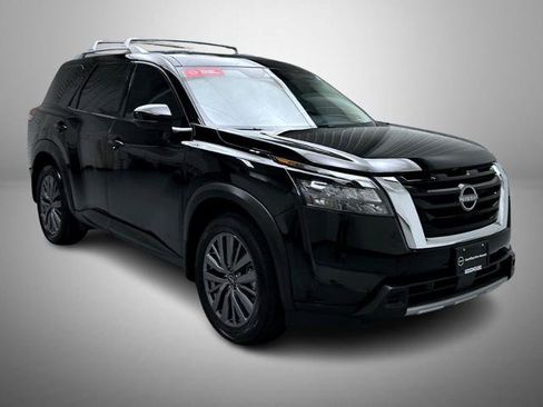 Certified 2025 Nissan Pathfinder SL w/ SL Premium Package AWD/4WD image 3