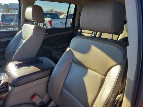 Used 2018 Chevrolet Suburban LT w/ Luxury Package image 21