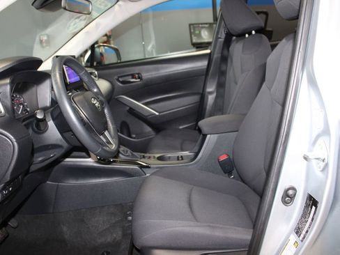Used 2023 Toyota Corolla Cross LE FWD image 12