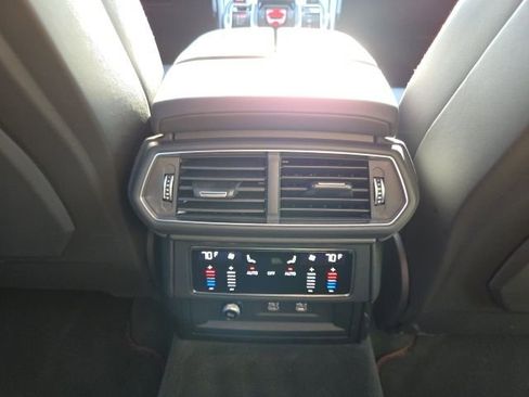 Used 2024 Lamborghini Urus S image 11