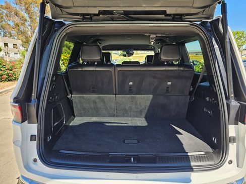 Used 2024 Jeep Wagoneer Series II w/ Flexible Seating Group image 29