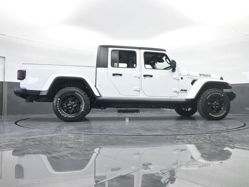 Used 2024 Jeep Gladiator Sport image 62