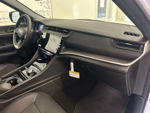 New 2026 Jeep Grand Cherokee Altitude AWD/4WD image 23