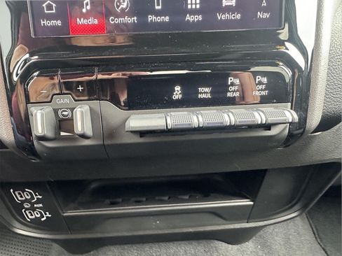 Used 2025 RAM 2500 Big Horn AWD/4WD image 24