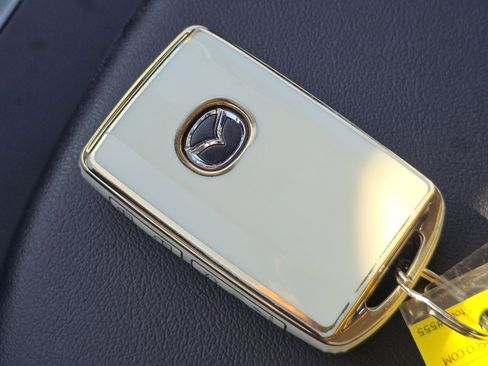 Used 2022 MAZDA MAZDA3 s image 30