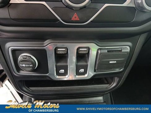 Used 2019 Jeep Wrangler Sport AWD/4WD image 17
