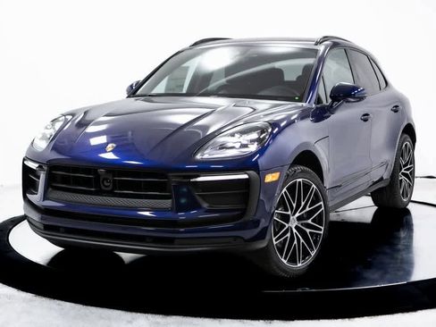 Certified 2025 Porsche Macan image 1