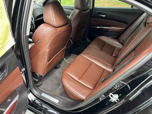 Used 2017 Acura TLX FWD image 10