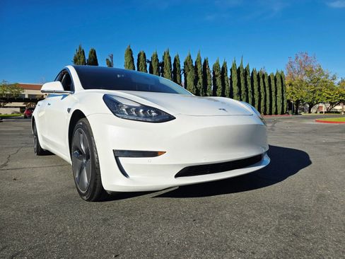 Used 2020 Tesla Model 3 Standard Range Plus image 1