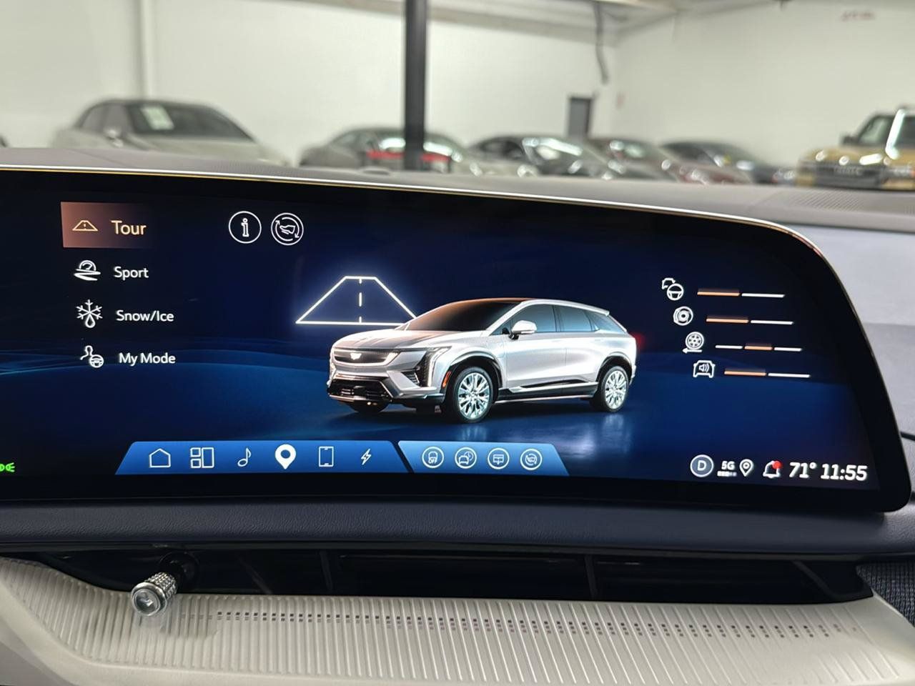 Used 2025 Cadillac Optiq Luxury 2 AWD/4WD image 23