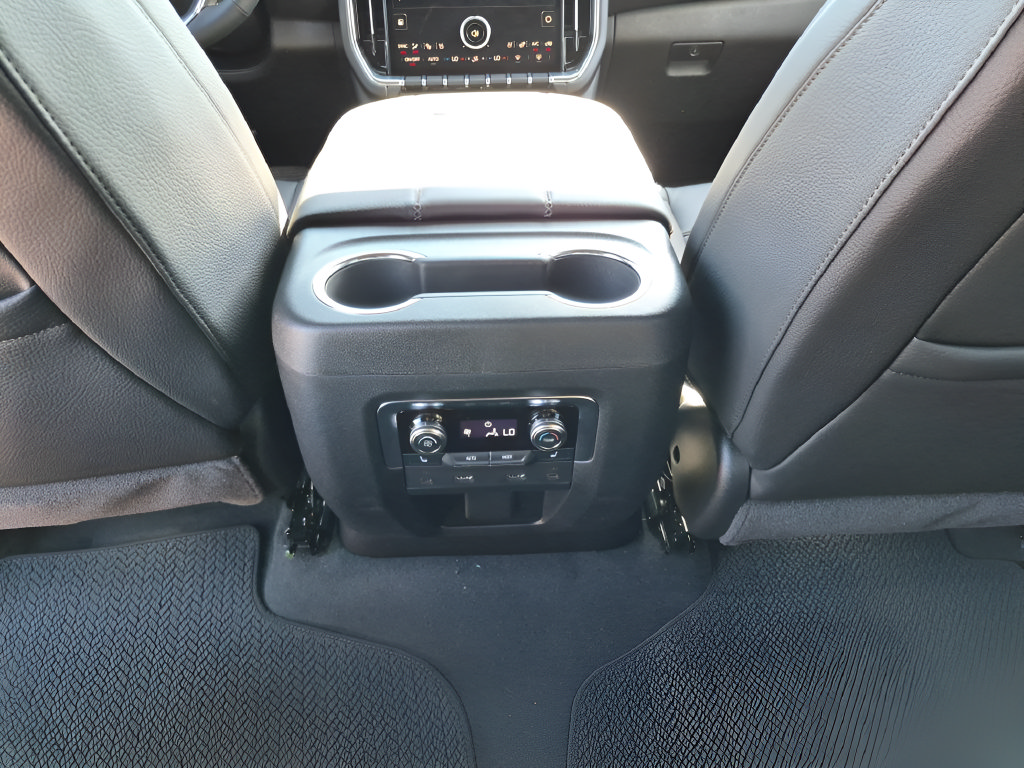 New 2026 GMC Yukon Denali w/ Denali Reserve Package AWD/4WD image 31