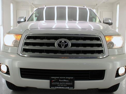 Used 2012 Toyota Sequoia Platinum AWD/4WD image 28