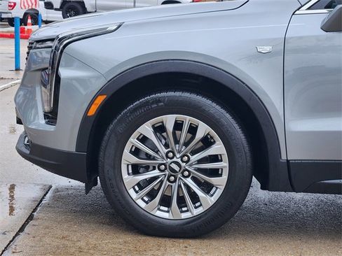 Used 2024 Cadillac XT4 Premium Luxury image 8