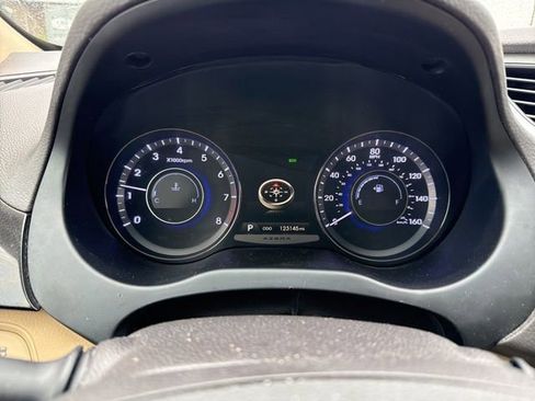 Used 2014 Hyundai Azera Limited w/ Option Group 02 FWD image 2