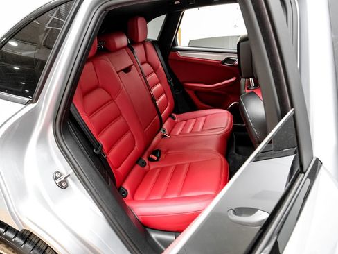 Used 2016 Porsche Macan Turbo image 32