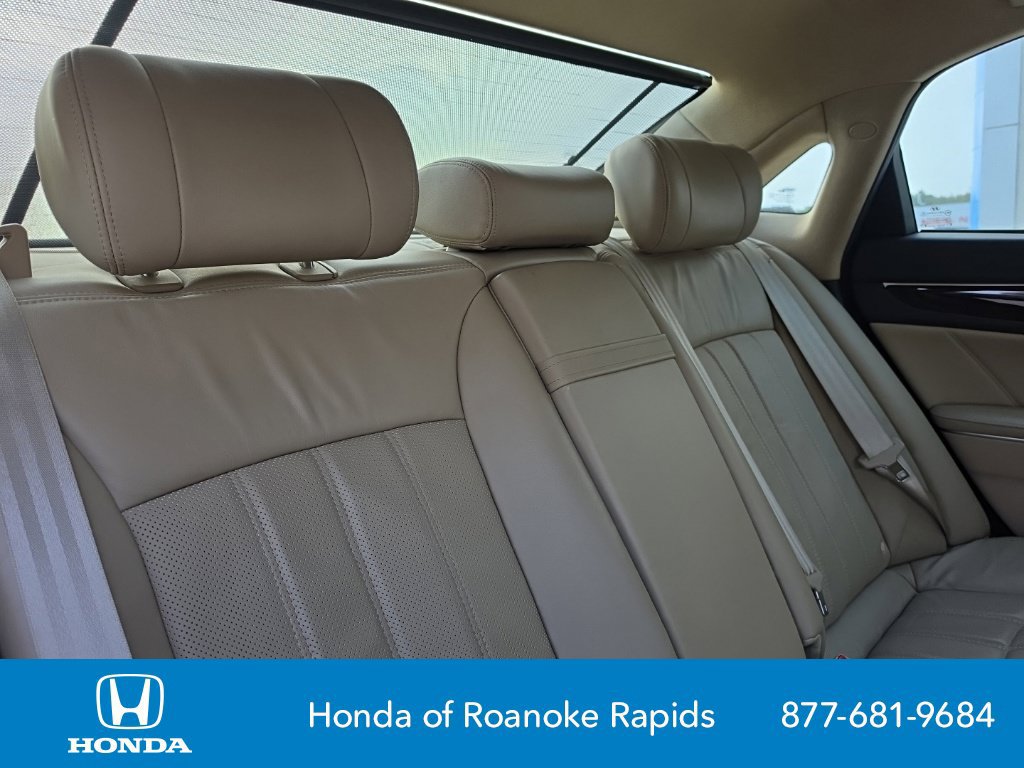 Used 2012 Hyundai Equus Signature RWD image 16