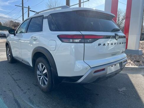 Used 2024 Nissan Pathfinder SL w/ Black Appearance Package image 5