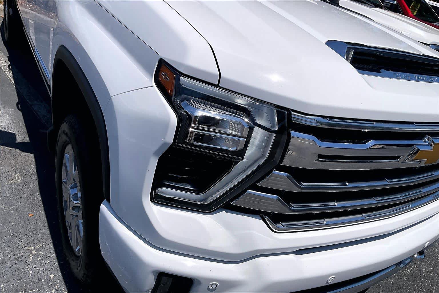 Used 2025 Chevrolet Silverado 2500 High Country w/ High Country Premium Package AWD/4WD image 27