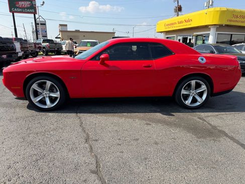 Used 2018 Dodge Challenger R/T RWD image 2
