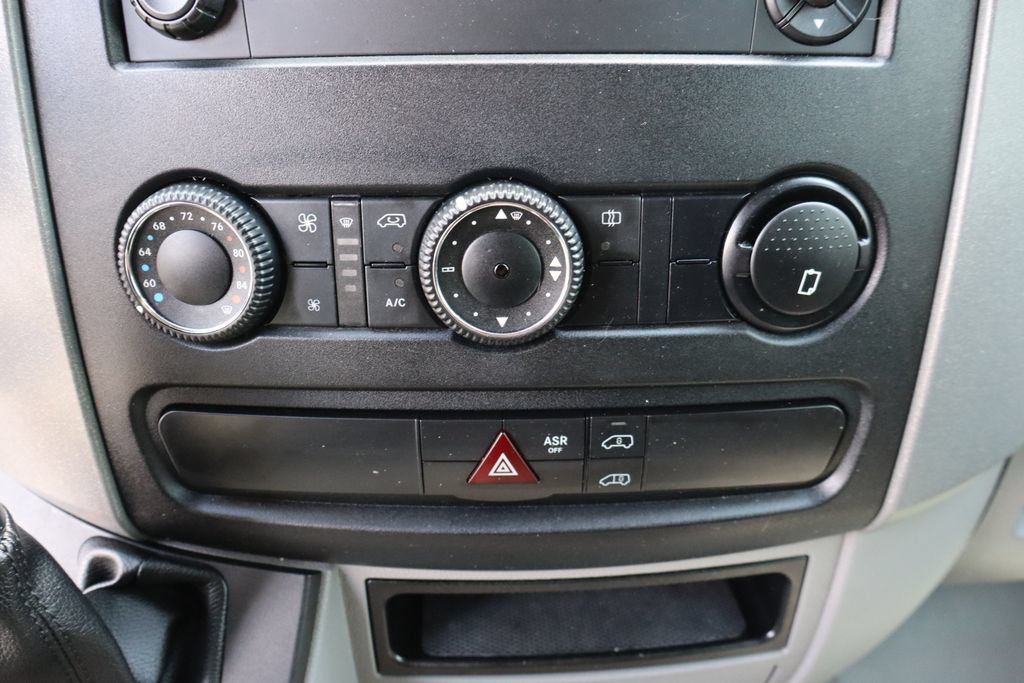 Used 2015 Mercedes-Benz Sprinter 2500 image 12