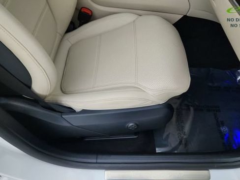 Used 2025 Mercedes-Benz GLC 300 4MATIC image 25