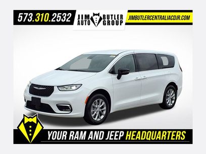 New 2026 Chrysler Pacifica Select