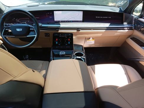 Used 2025 Cadillac Escalade IQ Luxury 2 AWD/4WD image 16