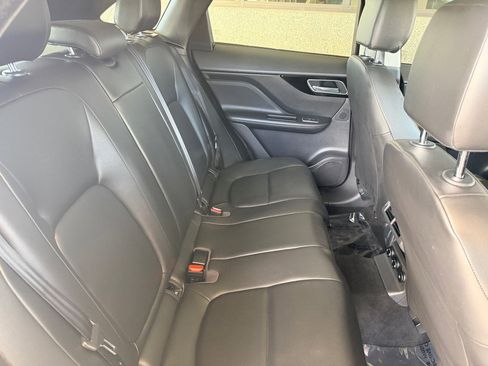 Used 2018 Jaguar F-PACE Premium image 22