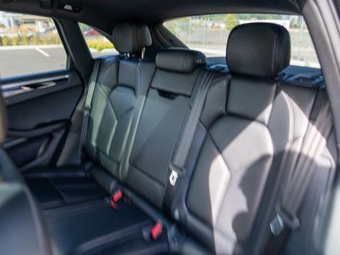 Certified 2024 Porsche Macan AWD/4WD image 25