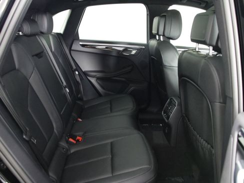 Certified 2025 Porsche Macan Turbo image 32