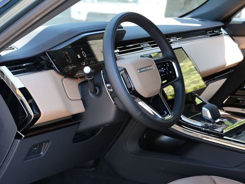 New 2026 Land Rover Range Rover Sport SE AWD/4WD image 9