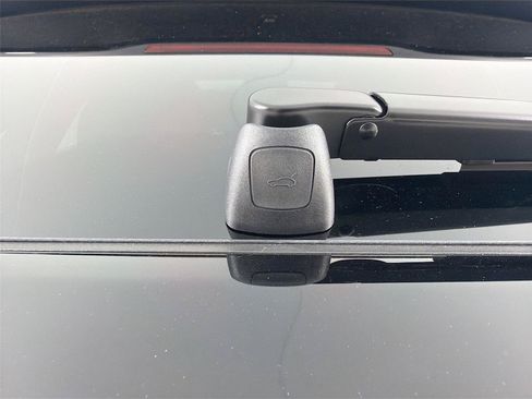 New 2026 Porsche Macan AWD/4WD image 25
