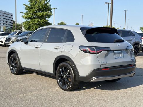 Used 2024 Honda HR-V Sport image 3
