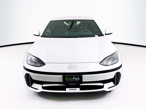 Used 2024 Hyundai Ioniq 6 SE RWD image 2