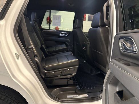 Used 2024 GMC Yukon SLT w/ SLT Luxury Package image 29