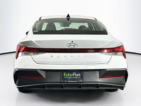 Used 2024 Hyundai Elantra SEL FWD image 7