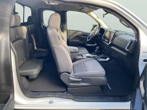 Used 2025 Nissan Frontier SV w/ SV Convenience Package AWD/4WD image 35