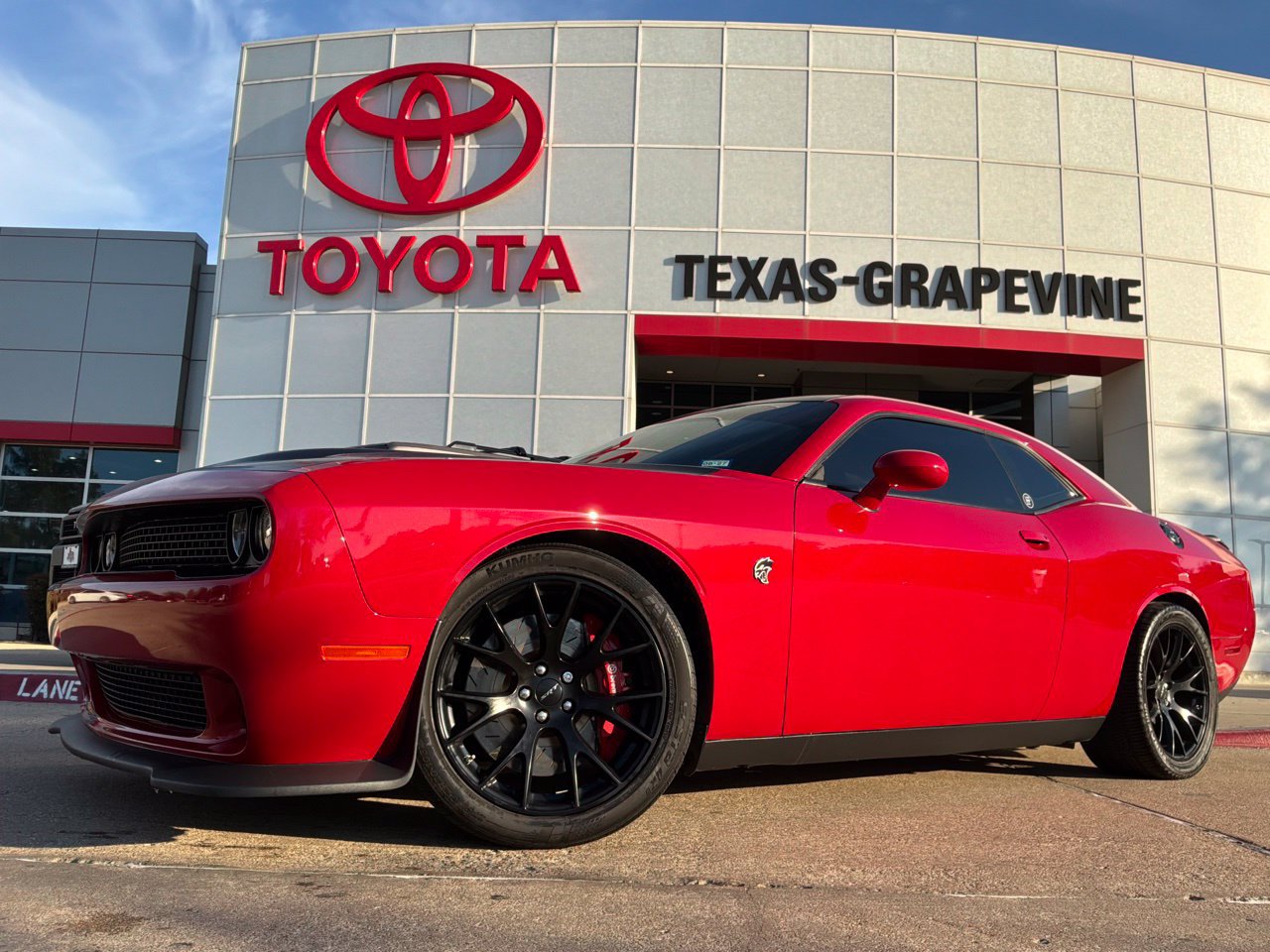 Used 2016 Dodge Challenger SRT Hellcat RWD image 2