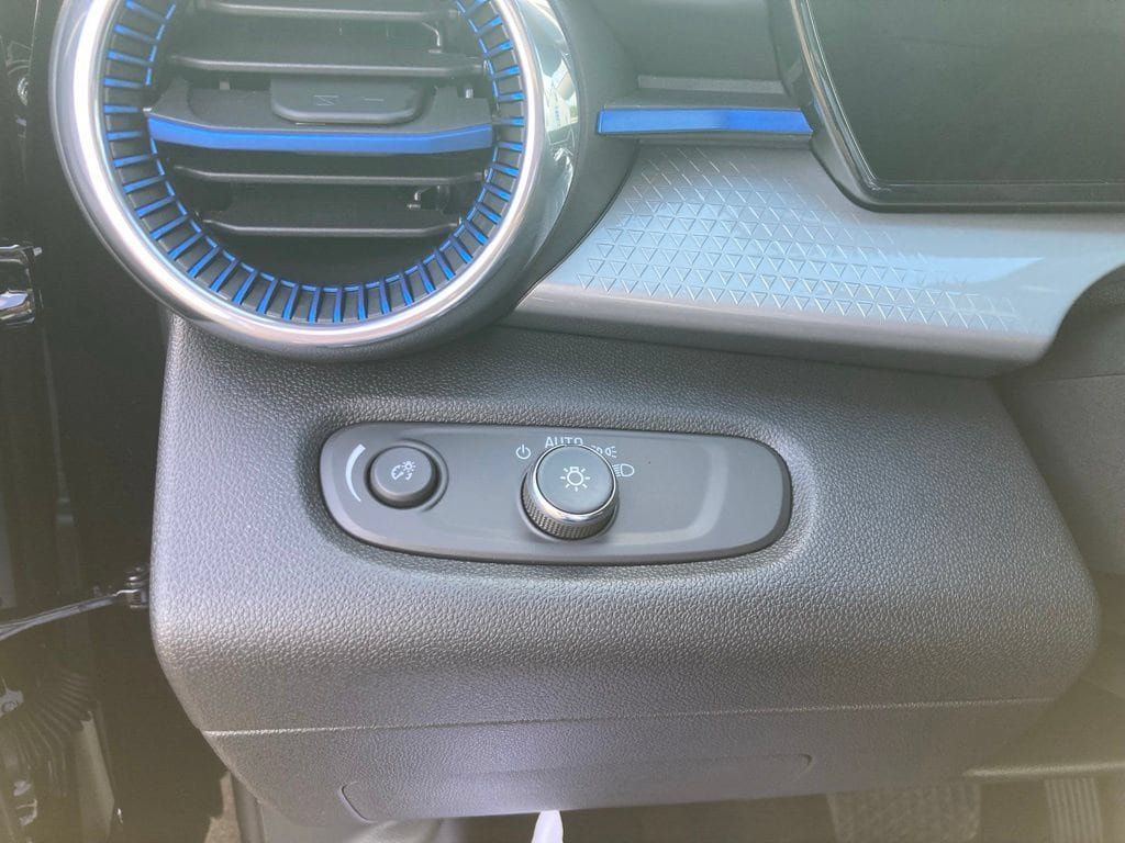 New 2026 Chevrolet Trax LT w/ LT Convenience Package FWD image 18
