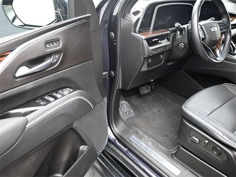 Used 2022 Cadillac Escalade Premium Luxury image 14
