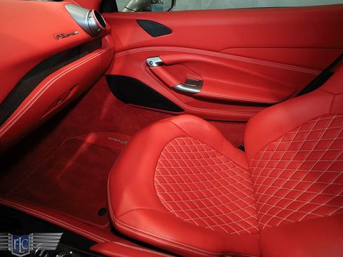 Used 2021 Ferrari F8 Tributo image 26