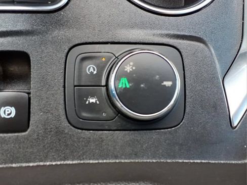 Used 2023 Chevrolet Traverse LT FWD image 22
