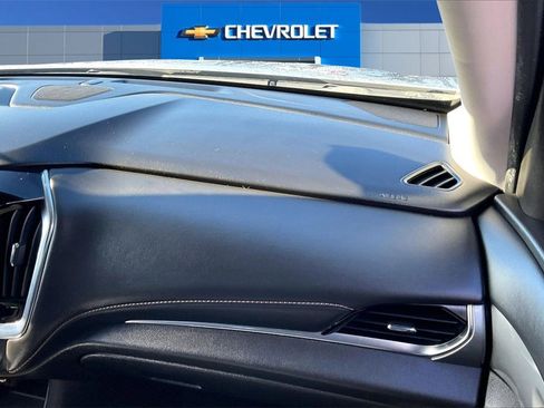 Used 2021 Chevrolet Traverse LS image 27