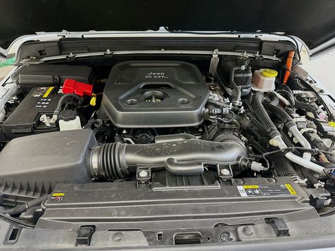 Used 2023 Jeep Wrangler Sahara w/ Cold Weather Group image 34