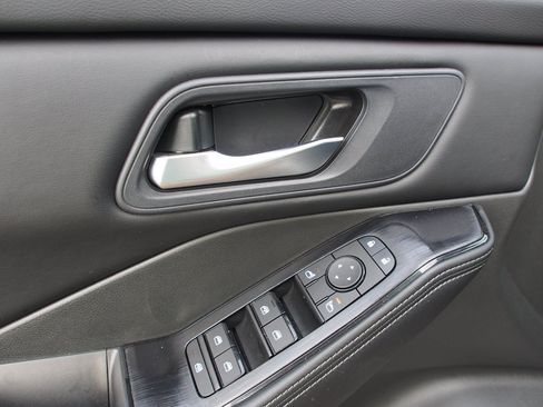 Used 2024 Nissan Rogue SV FWD image 19