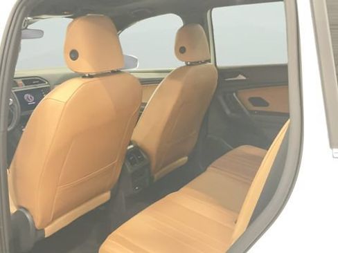 Certified 2024 Volkswagen Tiguan SE w/ Panoramic Sunroof Package AWD/4WD image 32