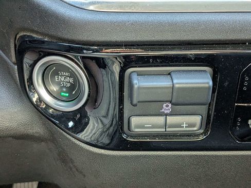 Used 2025 GMC Sierra 1500 SLT RWD image 25
