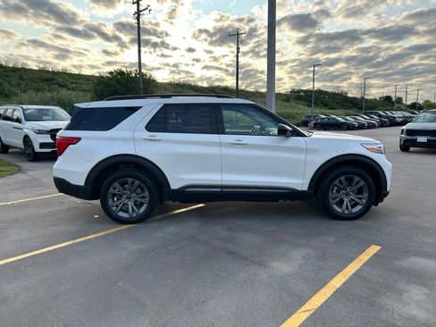 Certified 2022 Ford Explorer XLT w/ Equipment Group 202A AWD/4WD image 6